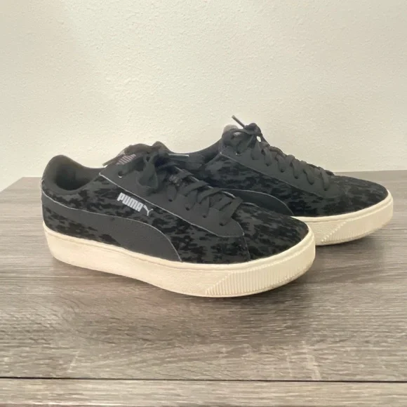 Puma Vikky Platform Women Velvet Sneakers - Picture 2 of 5